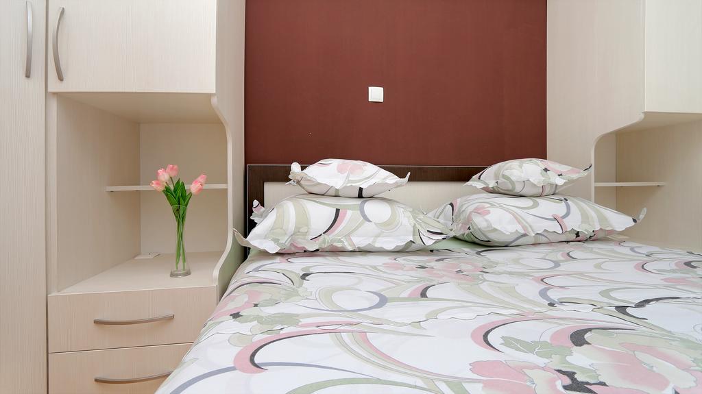 Antonijas Sunny Apartment Makarska Exterior foto