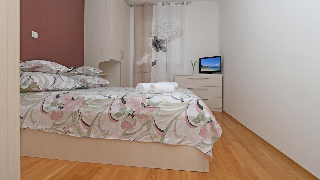 Antonijas Sunny Apartment Makarska Exterior foto